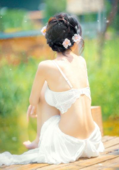 夫妇一起去精油按摩隔着窗帘_手机免费播放动漫
