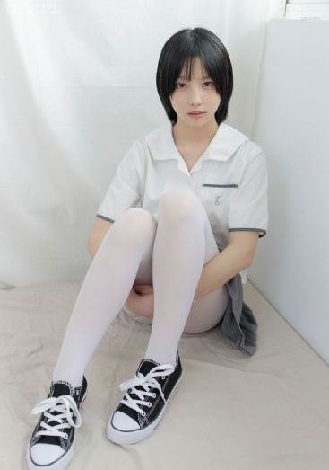 老赵抱着媛媛在厨房做饭视频大全_BD高清完整版