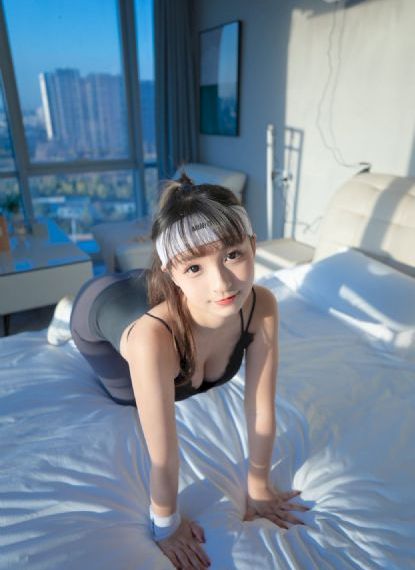 穿条纹睡衣的男孩_超清免费观看
