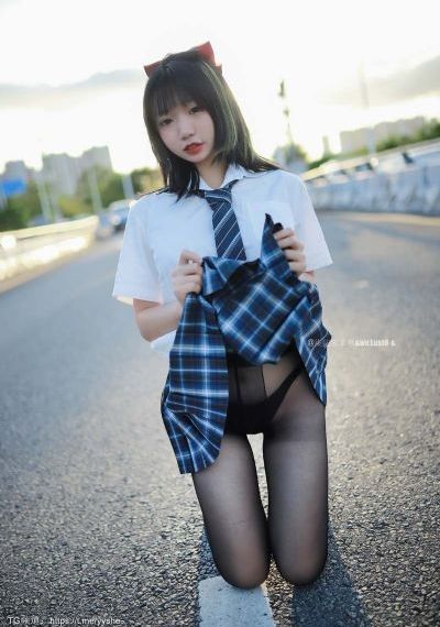 摸胸摸下面_BD神马在线观看